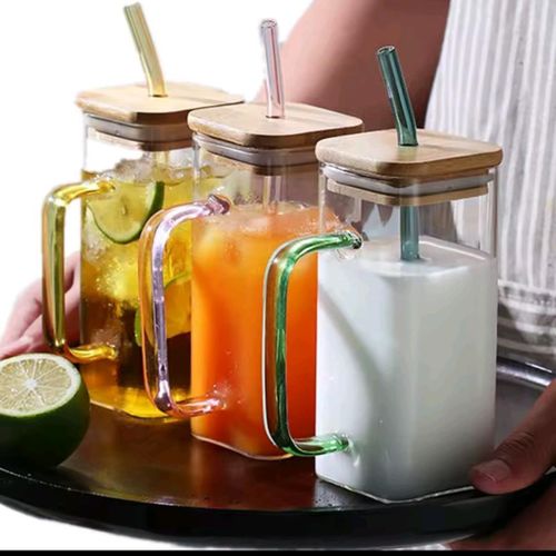 Borosil Glass tumbler with bamboo lid and straw