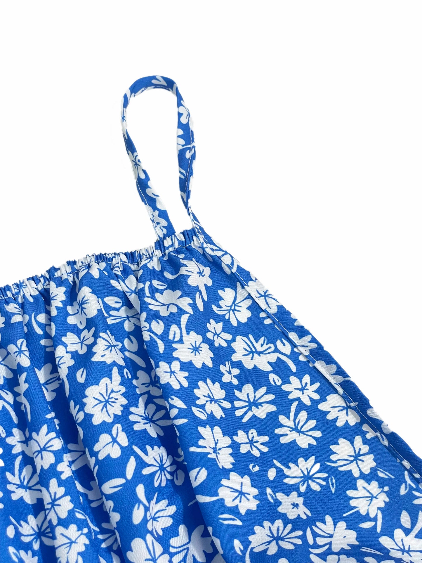 The cami dress with small flower prints a backless design and thin spaghetti straps is suitable for beach vacations and summer