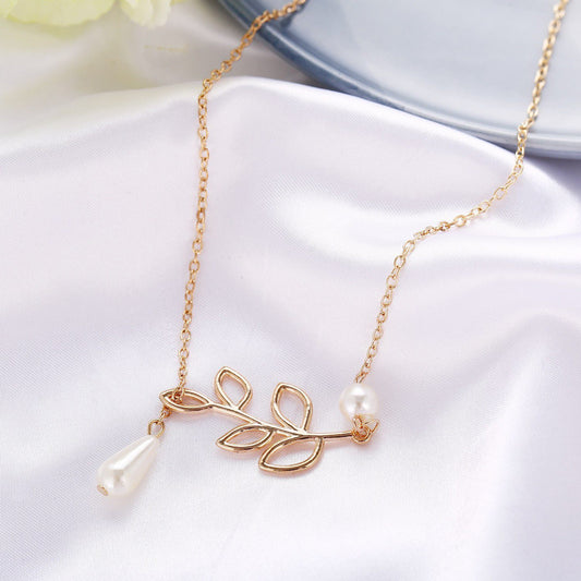 Hot Selling Metal Leaf Shape Jewelry Versatile Pearl Tassel Short Clavicle Necklace