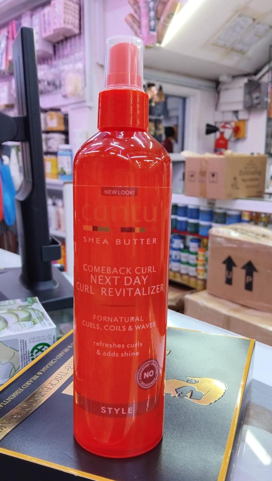 Refresh next-day curls with lightweight definition and frizz control. Quick curl pick-me-up between wash days.