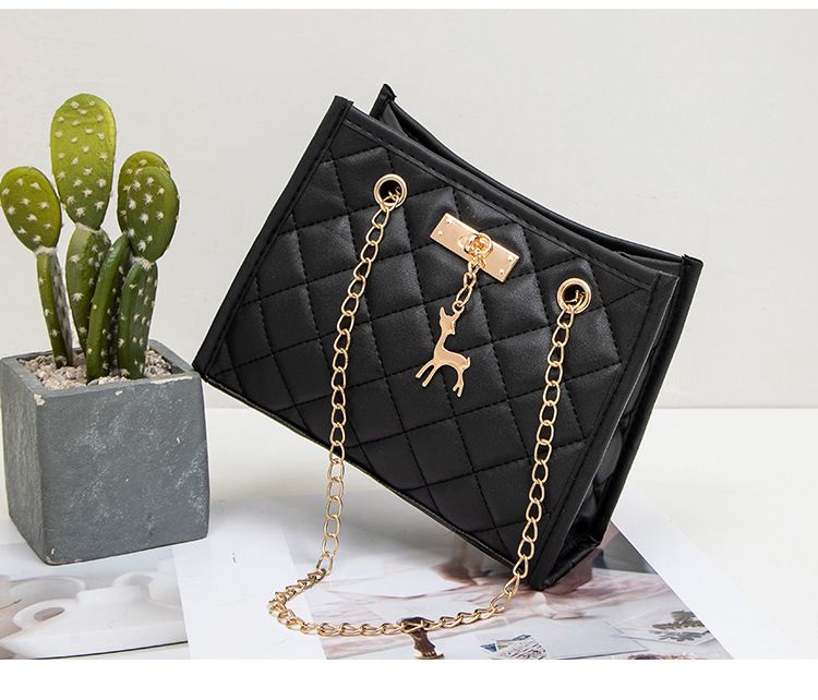 Deer pendant decorative chain crossbody bag Fashion casual new diamond lattice embroidered ladies single shoulder bucket bag
