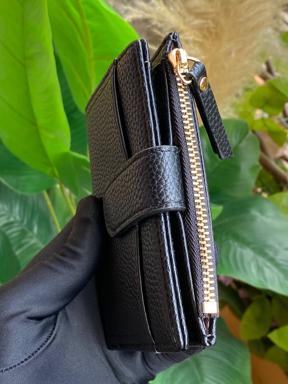 LADIES PURSES/WALLET GOOD QUALITY WITH ZIP ENQUIRIES