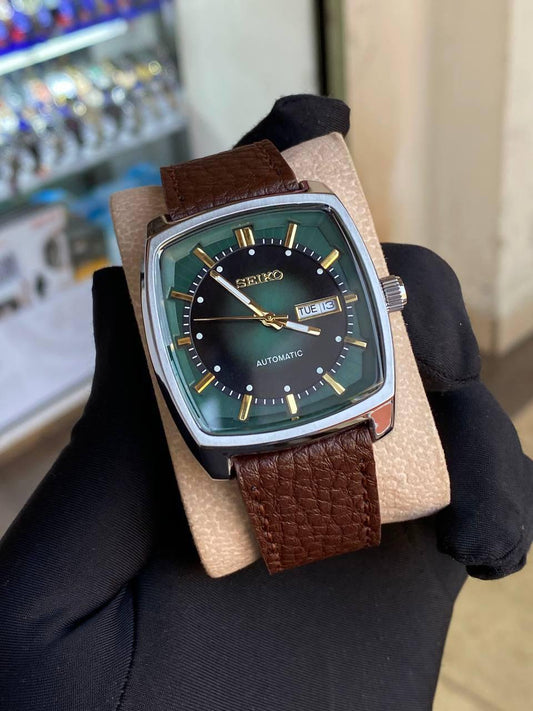 SEIKO LEATHER AUTOMATIC WATCH DATE AND DAY DISPLAY FULL AUTOMATIC LEATHER STRAP WATER RESISTANT ENGRAVING SERVICES