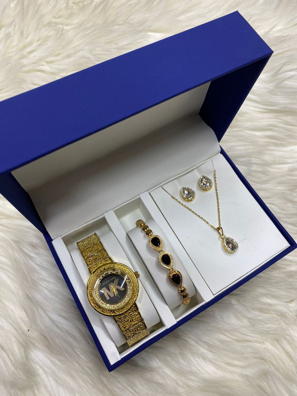 4 1 GIFT SET WATCH NECKLACE BRACELET EARRINGS