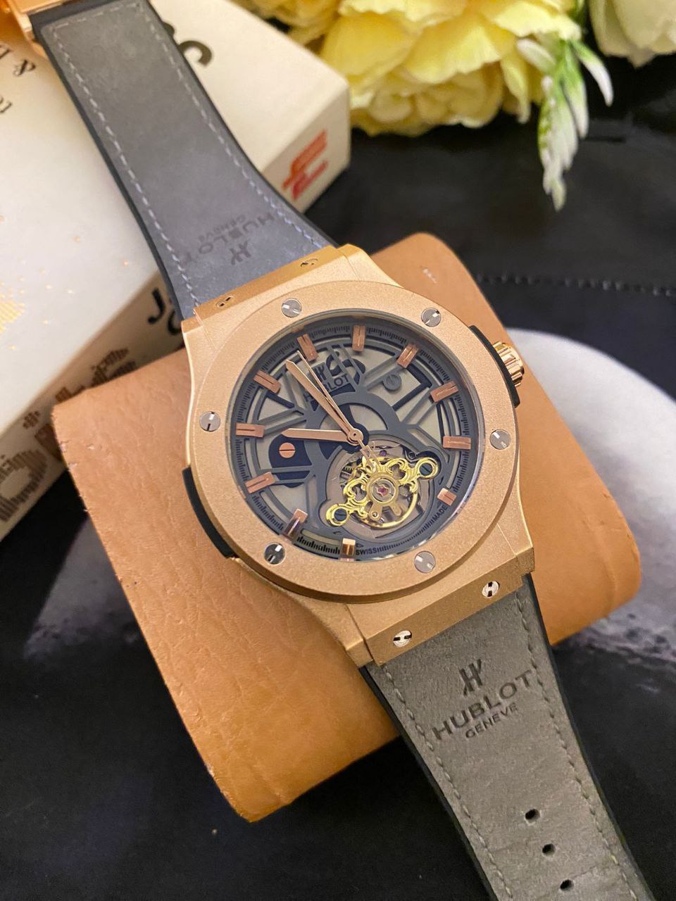 HUBLOT AUTOMATIC AUTOMATIC MOVEMENT WATER RESISTANT HUBLOT BRANDED BOX