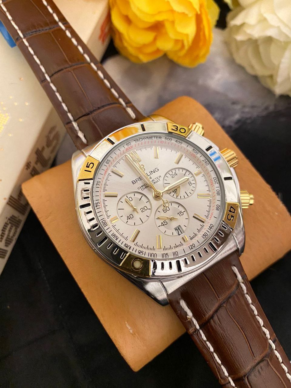 BREITLING CHRONOGRAPH DATE DISPLAY LEATHER STRAP WATER RESISTANT