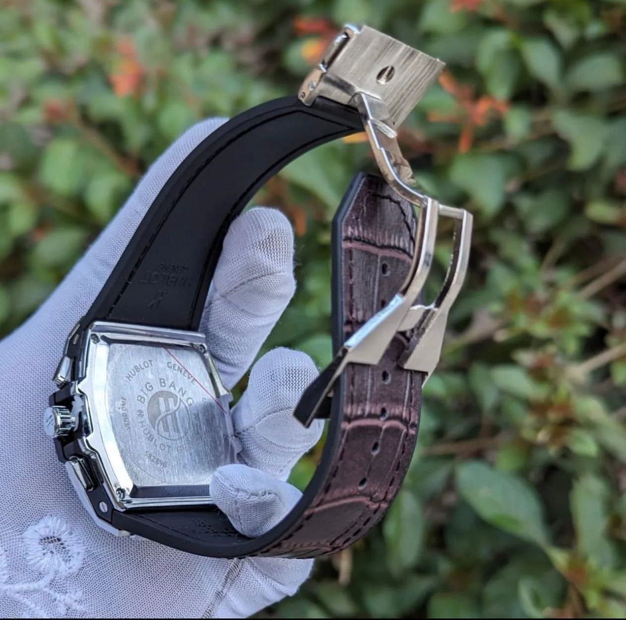 HUBLOT BIG BANG CHRONOGRAPH DATE DISPLAY WATER RESISTANT BATTERY POWERED HUBLOT BRANDED BOX