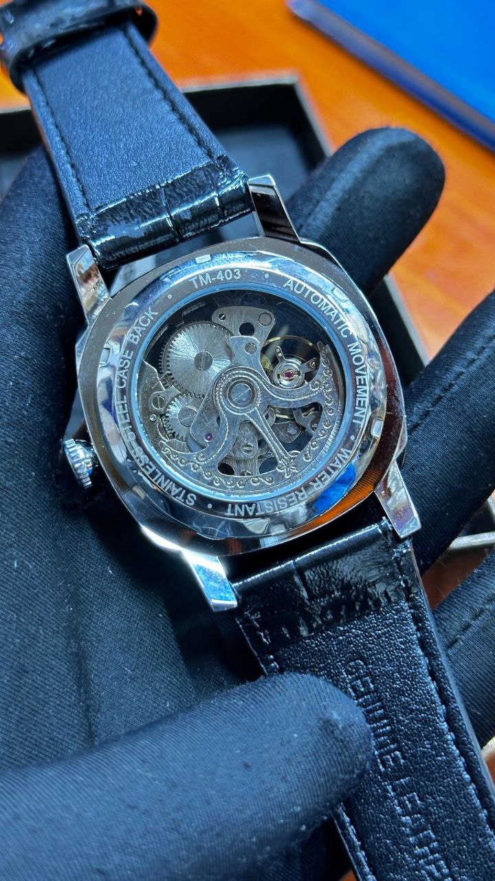 FORSINING AUTOMATIC WATCH AUTOMATIC MOVEMENT LUMINOUS ARMS STAINLESS STEEL LEATHER STRAP WATER RESISTANT COMES A FORSINING BRANDED BOX