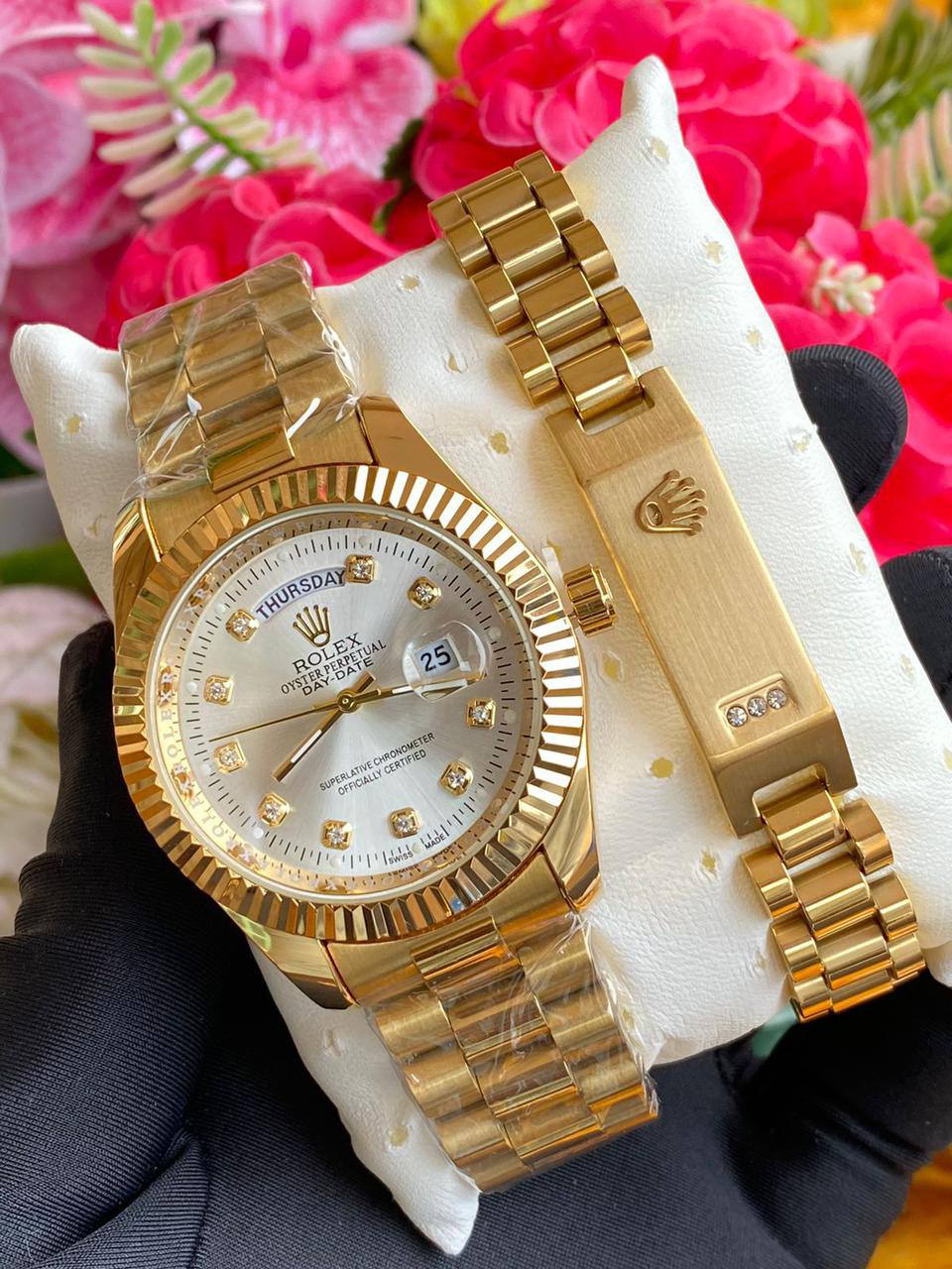 ROLEX X BRACELET NONFADE ROLEX BRANDED BRACELETS FULL DAY AND DATE DISPLAY BATTERY POWERED ROLEX BRANDED BOX AND ENQUIRIES