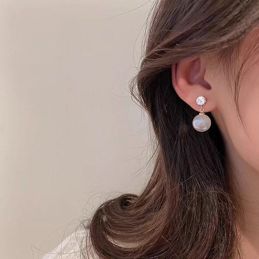 New Sparkling Pearl Female Earrings Senior Light Luxury Temperament Earrings Simple Diamonds Earrings Beautiful New Trend Temperament Silver Pin Earrings