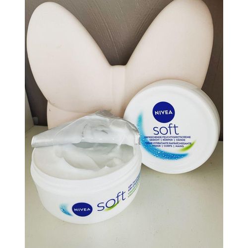 2 in 1 GLOWING SET: Soft Light Moisturizer + UV Face Shine Control Instant Mattifying Effect spf 50