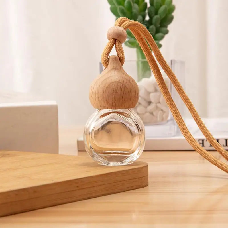 1Pcs Refillable Car Essential Oil Diffuser Bottle Empty Car Air Freshener Pendant Perfume Glass Bottle With Wooden Caps