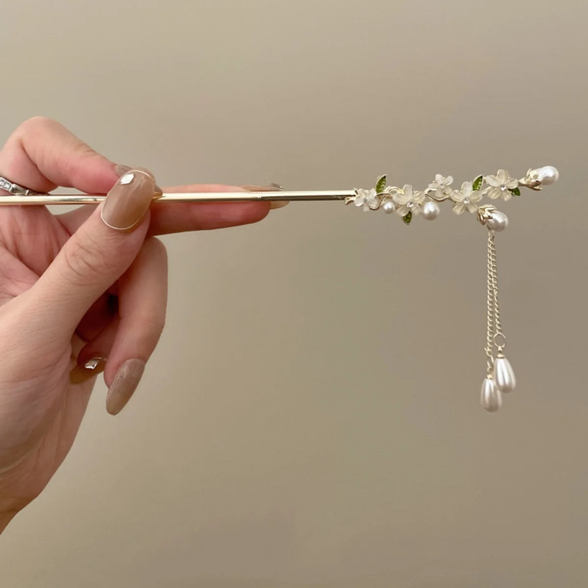 Light Luxury Flower Hairpin For Women Chinese Style Floral Butterfly Tassel Hair Stick Elegant Metal Jewelry Hairpin Hair Clips