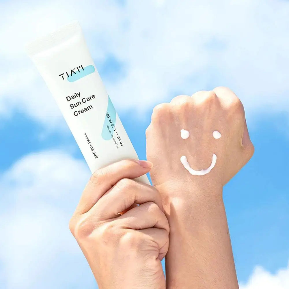 Daily Sun Care Cream SPF50+ PA+++ Aloe Vera Sunscreen No White Cast Daily Care Sunscreen Deep Moisturizing Non-Greasy Skin Care