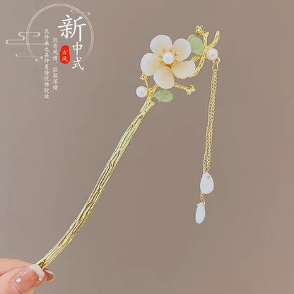 Light Luxury Flower Hairpin For Women Chinese Style Floral Butterfly Tassel Hair Stick Elegant Metal Jewelry Hairpin Hair Clips