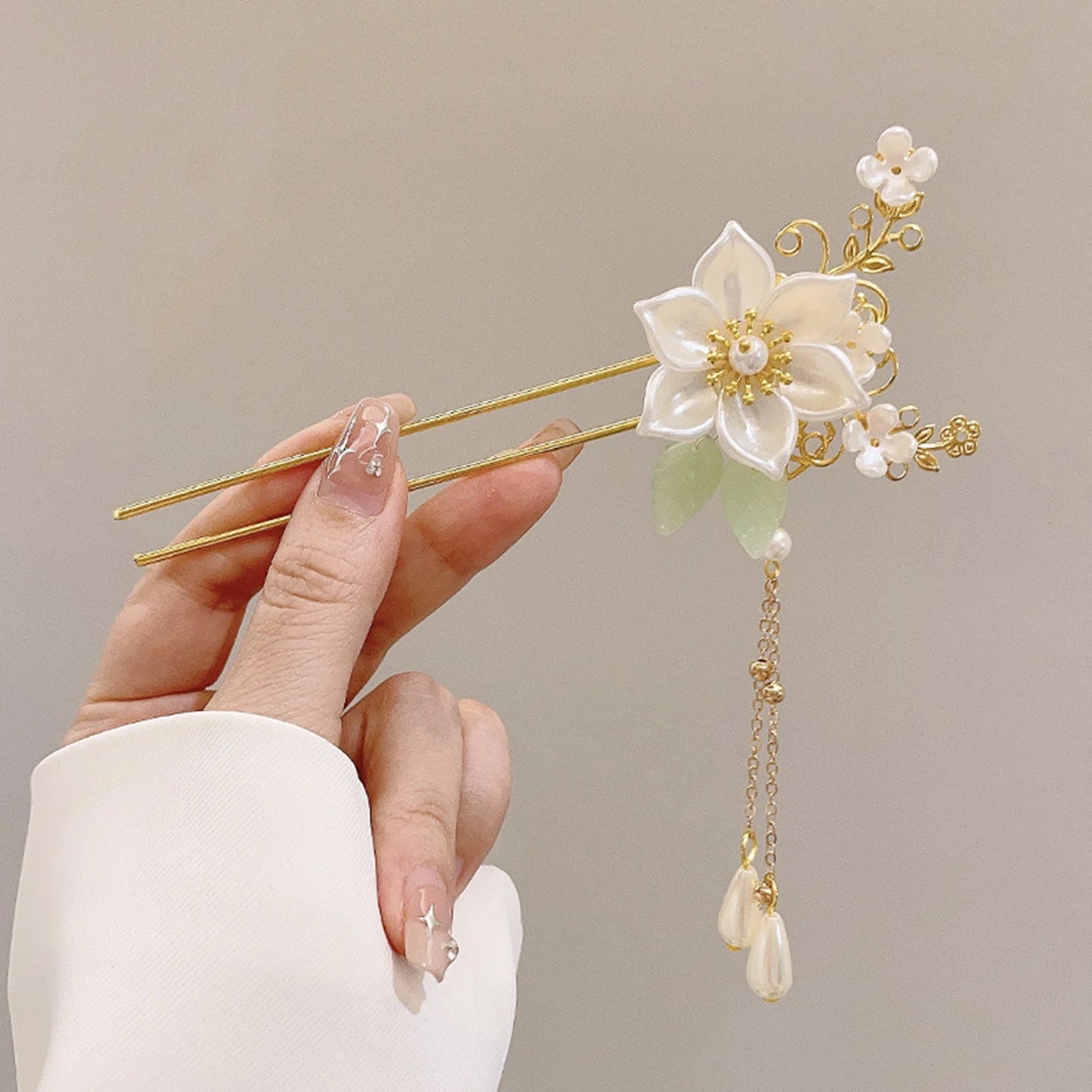 Light Luxury Flower Hairpin For Women Chinese Style Floral Butterfly Tassel Hair Stick Elegant Metal Jewelry Hairpin Hair Clips