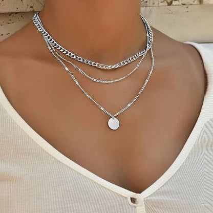 Multi layer necklaces, accessories, collarbone chains, short necklaces, pendants, sweater chains, suitable for both men and women. Multi layer necklaces have a layered feel
