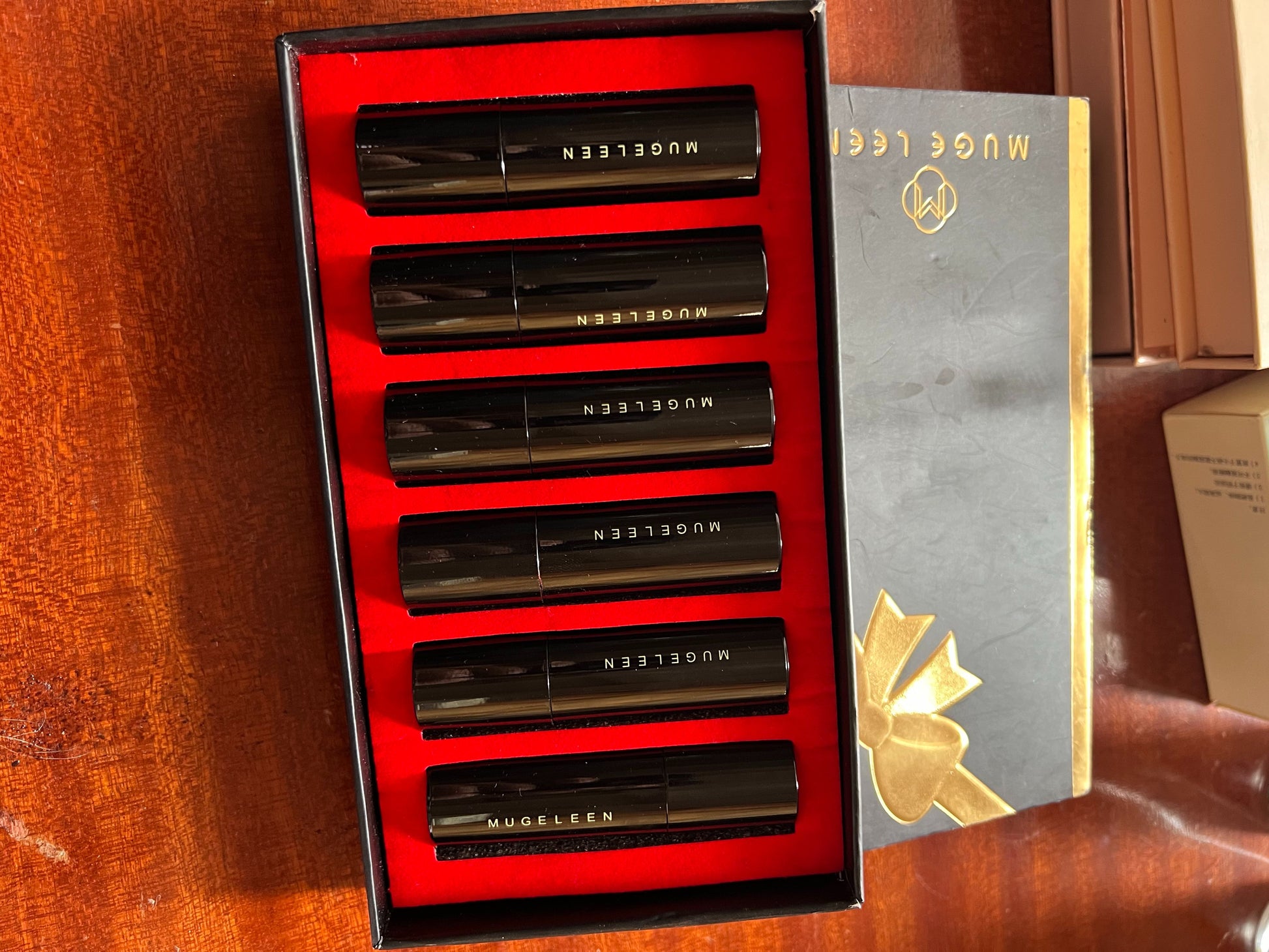 StarGlow Classic lipstick series, shaping a high-end and beautiful self The design of this lipstick is also super textured. The high-end shell is heavy in the hand, full of high-end feeling,!!!!!!!!!!