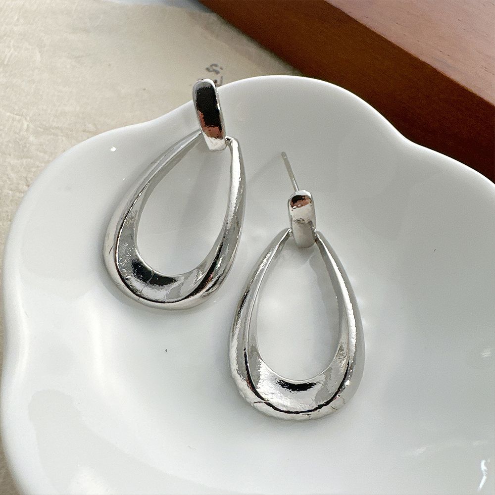 Europe and the United States new earrings light luxury high sense hollow drop ins geometric oval earrings for women drop earrings