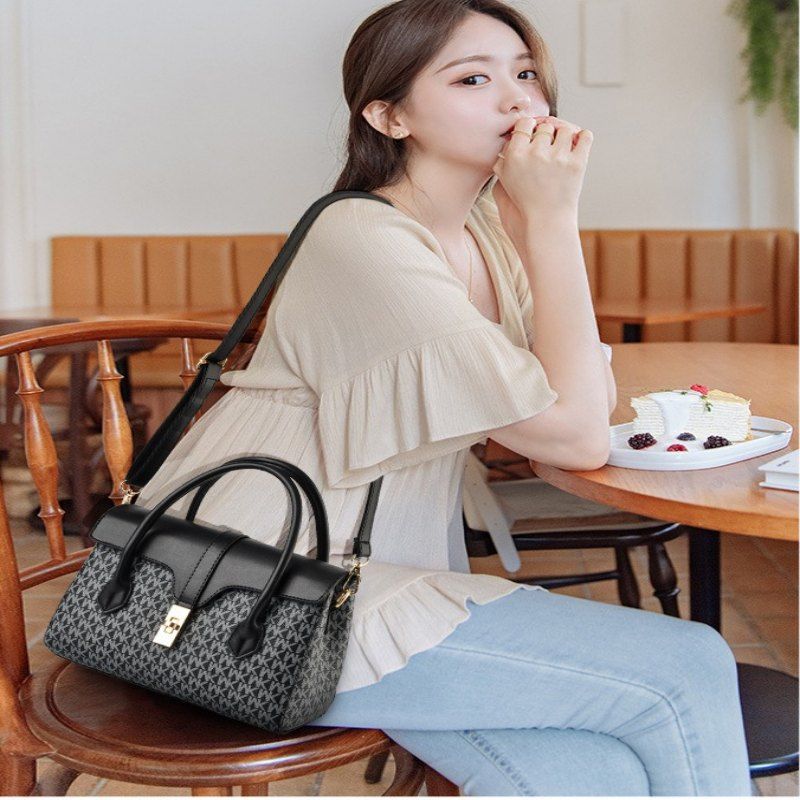 Mateamoda Classic Monogram Handbag Crossbody Bag Underarm Bag