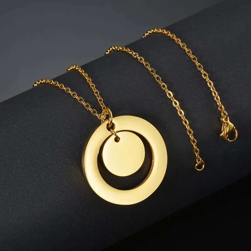 Best Gold Pendant Necklace  For Sale