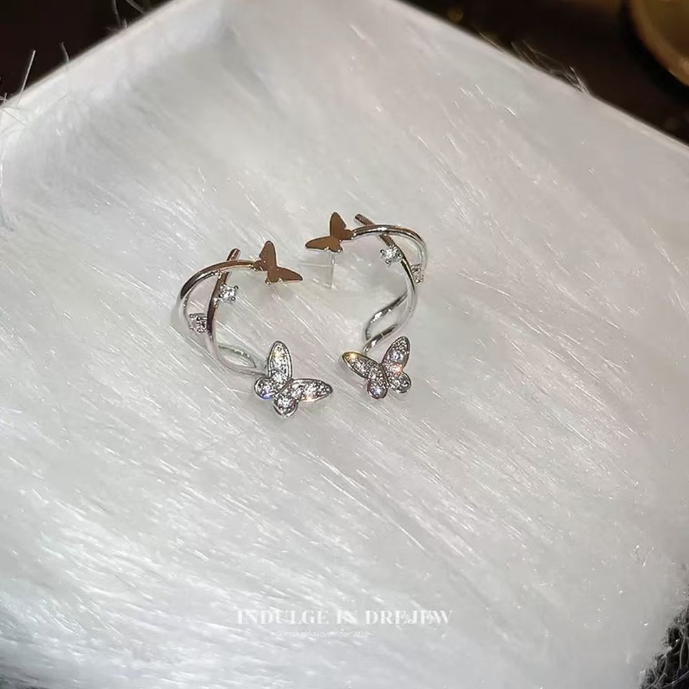 Zircon butterfly earrings with a niche design sense, feature a Korean-style retro personality, are simple yet versatile, exude an elegant temperament, and are fashionable earrings.