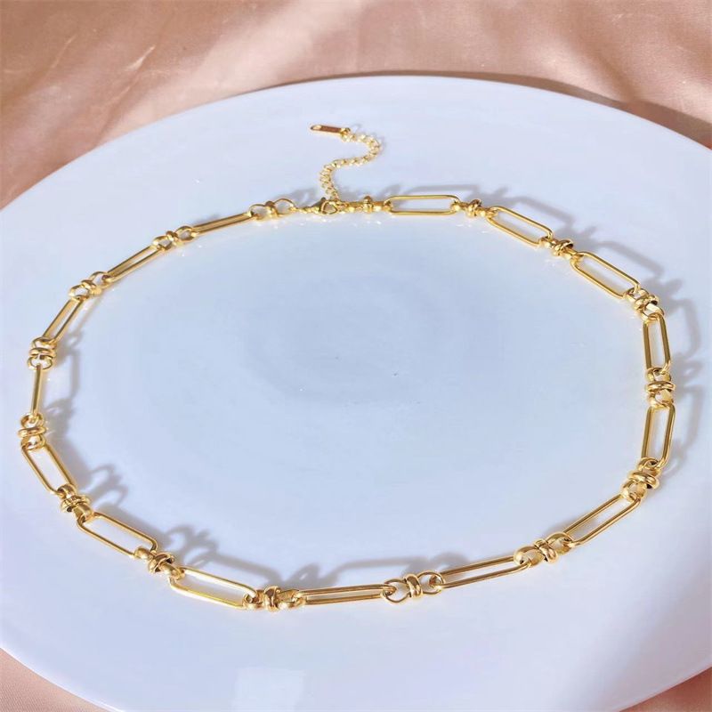 Oval metal necklace European and American punk style Personalized simple necklace Can be worn by men and women