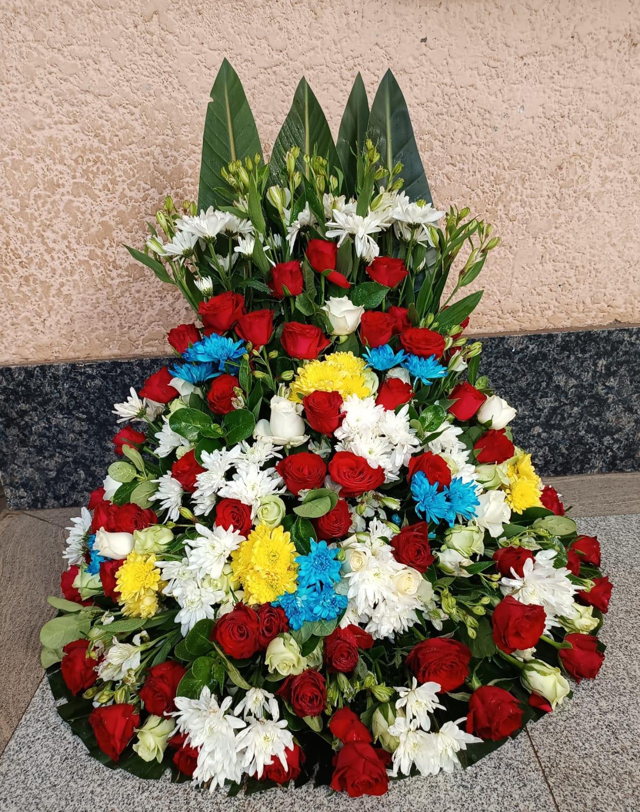 colourfull sidefacing arrangement