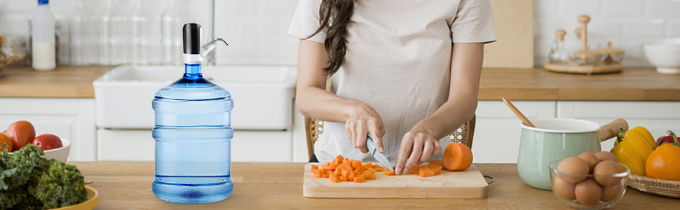 UPHUI Water Extractor Automatic Water Bottle Pump USB Rechargeable Electric Water Bottle Filler Dispenser Portable Universal Water Bottle Pump with Switch for Home Kitchen Office Camping