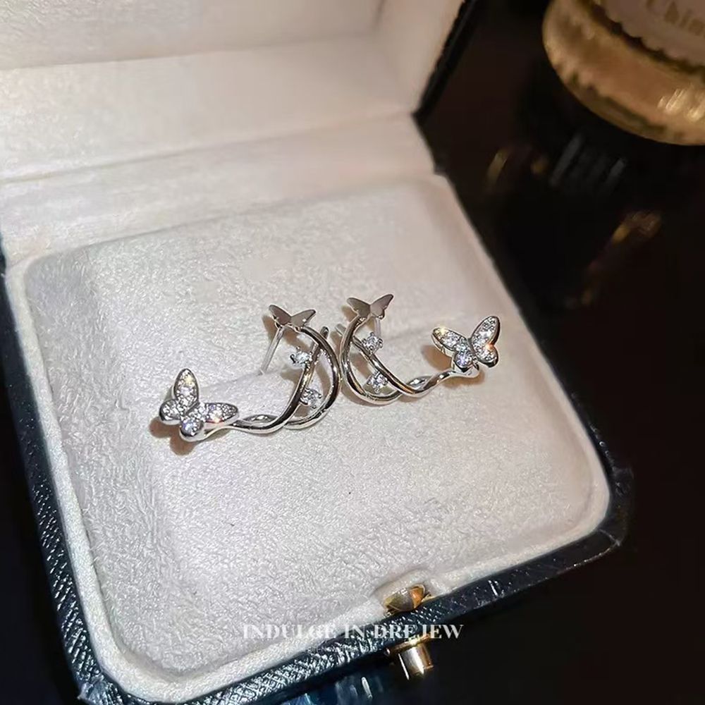 Zircon butterfly earrings with a niche design sense, feature a Korean-style retro personality, are simple yet versatile, exude an elegant temperament, and are fashionable earrings.