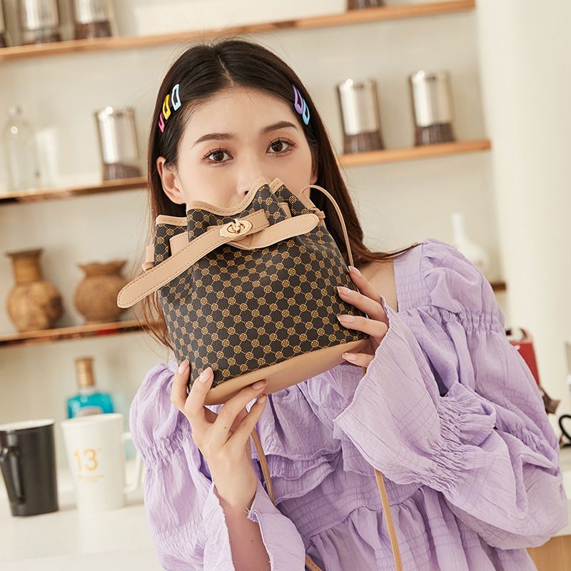 Fashionable Bucket Bag Classic Ladies Bag Stylish Crossbody Bags PU Leather Shoulder Bag Elegant and Stylish Handbag