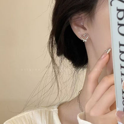 Hollow heart-shaped earrings designed specifically for women, with a novel, sweet, multifunctional, high-end, and minimalist style