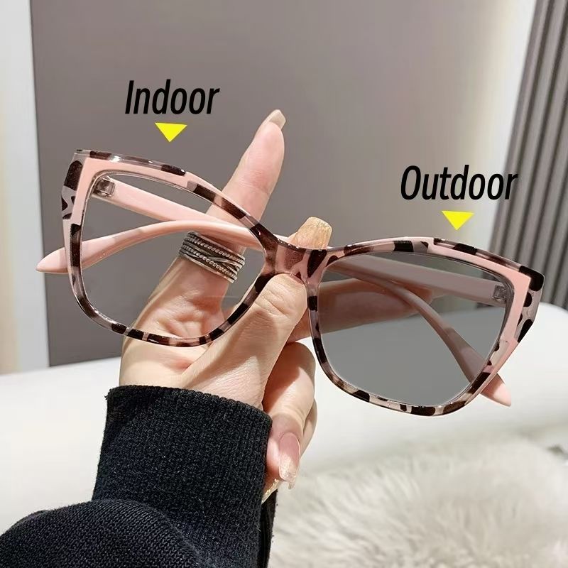 New Lightweight Cat Eye Frame Color Changing Glasses Anti Blue Light Photochromic Flat Mirror Women Brand Eyewear Frames