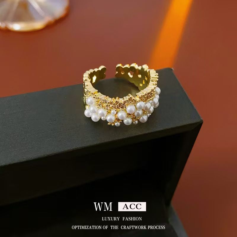 Diamond studded simple and fashionable wide face ring, retro palace style index finger ring, light luxury and high-end feel bracelet