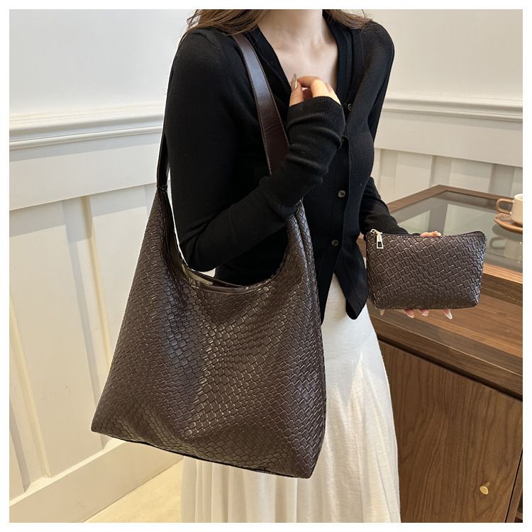 Retro-Chic PU Woven Tote Bag - Spacious Casual Shoulder Bag with Minimalist Design Trendy Pattern for Stylish Commuting Underarm Carry