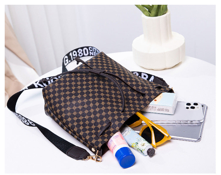 New fashion personality drawstring commuter bag Fashion trend single shoulder crossbody bag