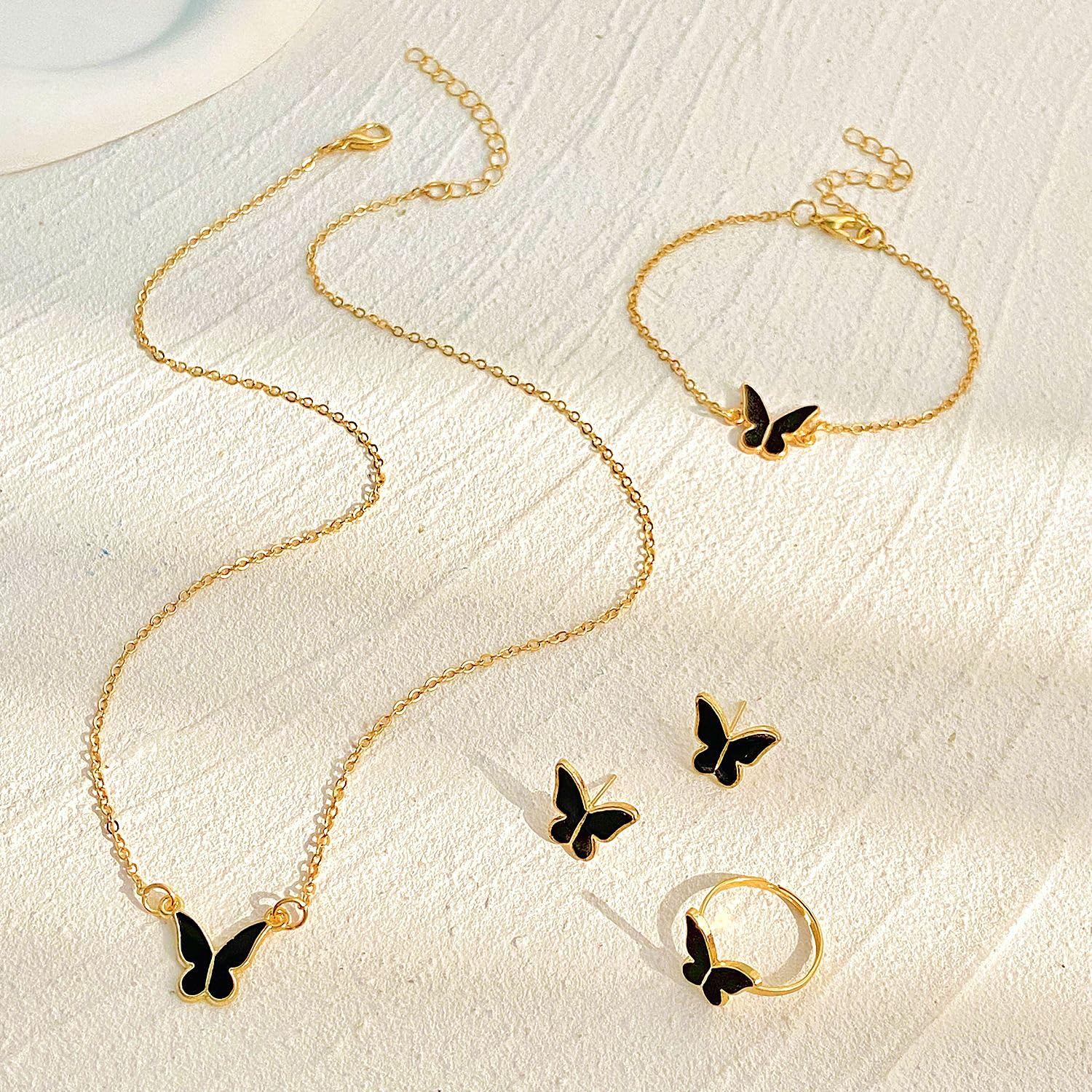UPHUI 5-piece Women's Jewelry Set Earrings Necklaces Bracelets Rings Fashion Butterfly Jewelry Set Women's Butterfly Jewelry Couple Gifts