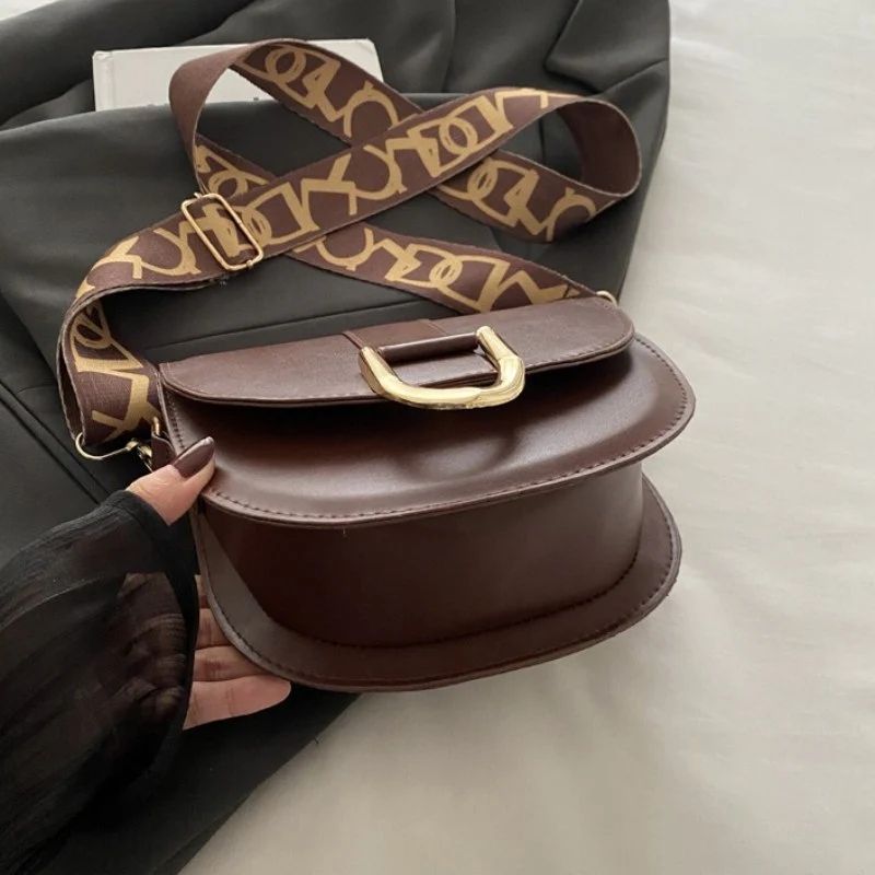 Mateamoda Elegant Saddle Crossbody Bag