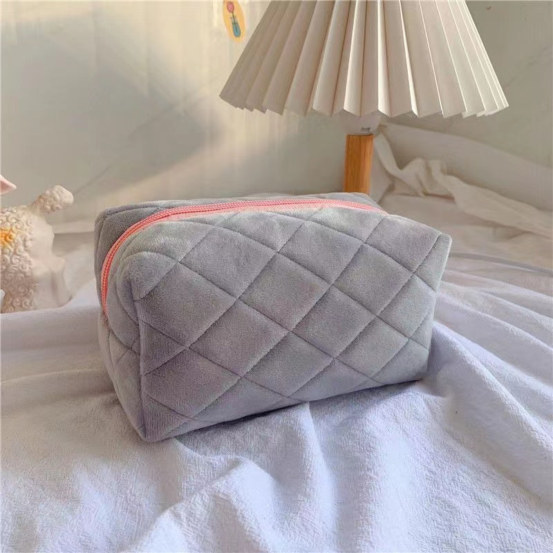 Ladies 1 Large Zipper Travel Toiletry Bag For Premium Makeup Bag