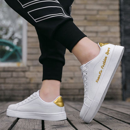 Men's casual PU artificial leather shoes Boys white sports shoes fashion running shoes driving shoes students single shoes athletic skateboarding shoes sneakers white + gold