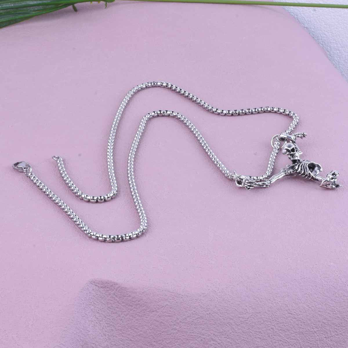 New Design European And American Halloween Punk Wind Crucifixion Skull Head Necklace Fashion Retro Accessories