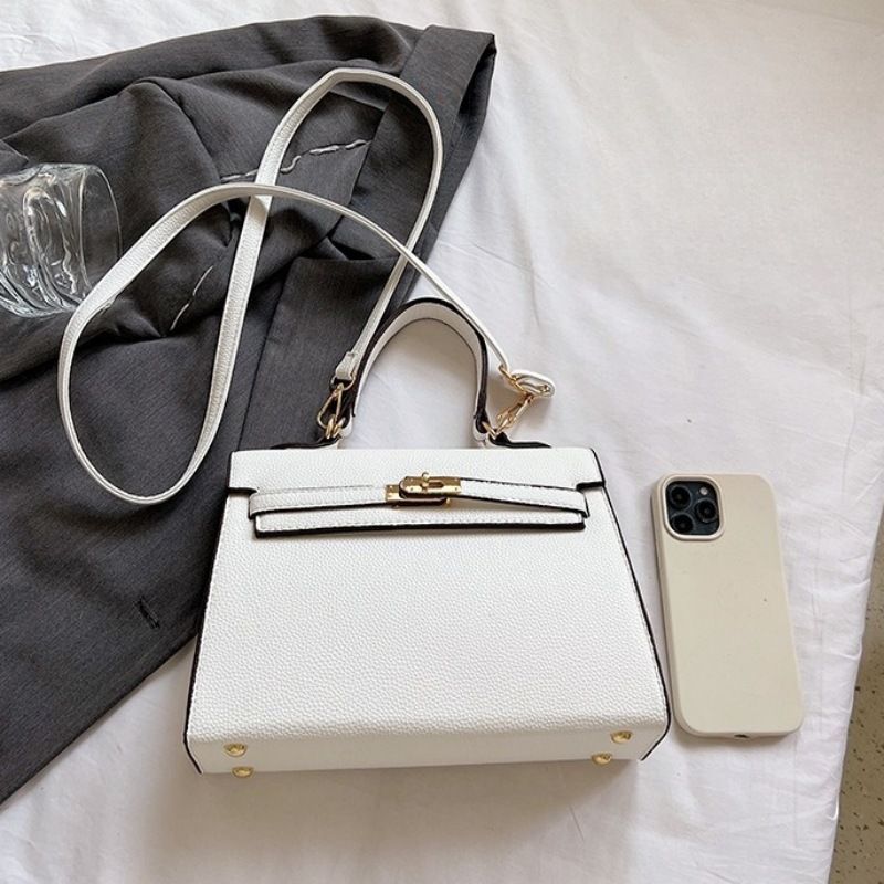 Mateamoda Elegant Handbag for Women with Classic Silhouette Crossbody Bag