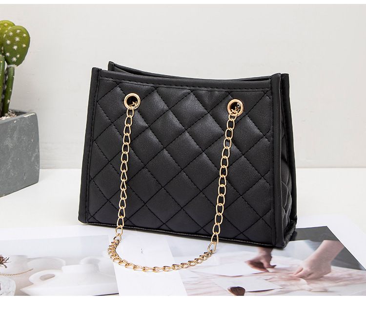 Deer pendant decorative chain crossbody bag Fashion casual new diamond lattice embroidered ladies single shoulder bucket bag