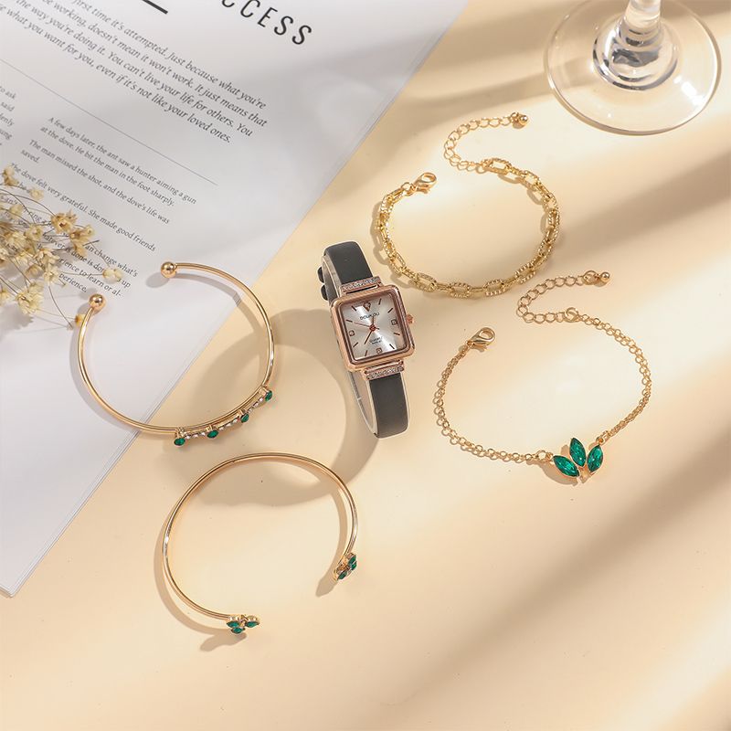 Women's Fashion Quartz Watch Luxury Leather Band Analog WristWatch Ladies Watch Women Dress Bracelet Set Clock