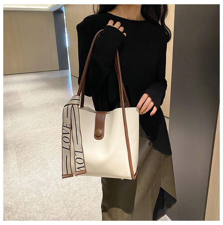 Fashion Large Capacity Leisure Women Handbags Niche Design Single Shoulder Bags New Texture Ribbon Decorated Handbags for Ladies