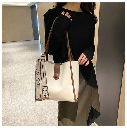 Fashion Large Capacity Leisure Women Handbags Niche Design Single Shoulder Bags New Texture Ribbon Decorated Handbags for Ladies
