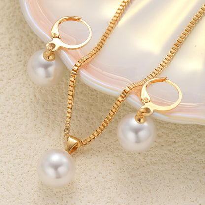 3-Piece Set of New Pendant Jewelry Necklace with Elegant Design Light Luxury Imitation Pearl Earrings Necklace Set