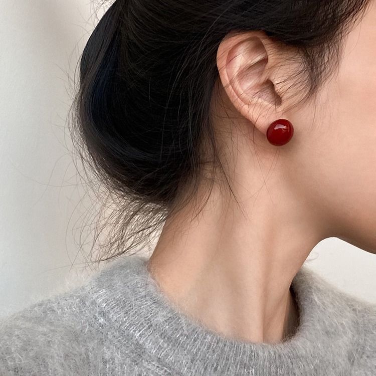 Wine red cherry earrings, retro oval high-end design earrings, versatile earrings for daily commuting