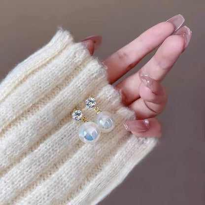 New Sparkling Pearl Female Earrings Senior Light Luxury Temperament Earrings Simple Diamonds Earrings Beautiful New Trend Temperament Silver Pin Earrings