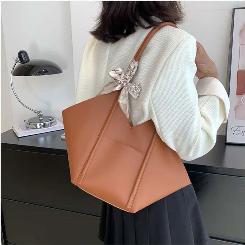 Mateamoda Artificial Leather Tote Bag